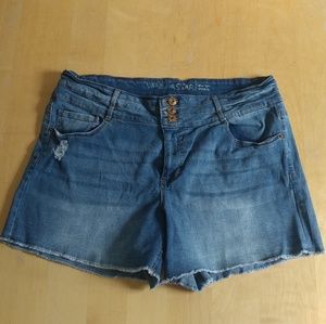 Denim shorts, size 18